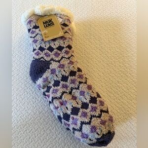 NWT Muk Luks Cozy Diamond Slipper Socks - Purple & Blue
